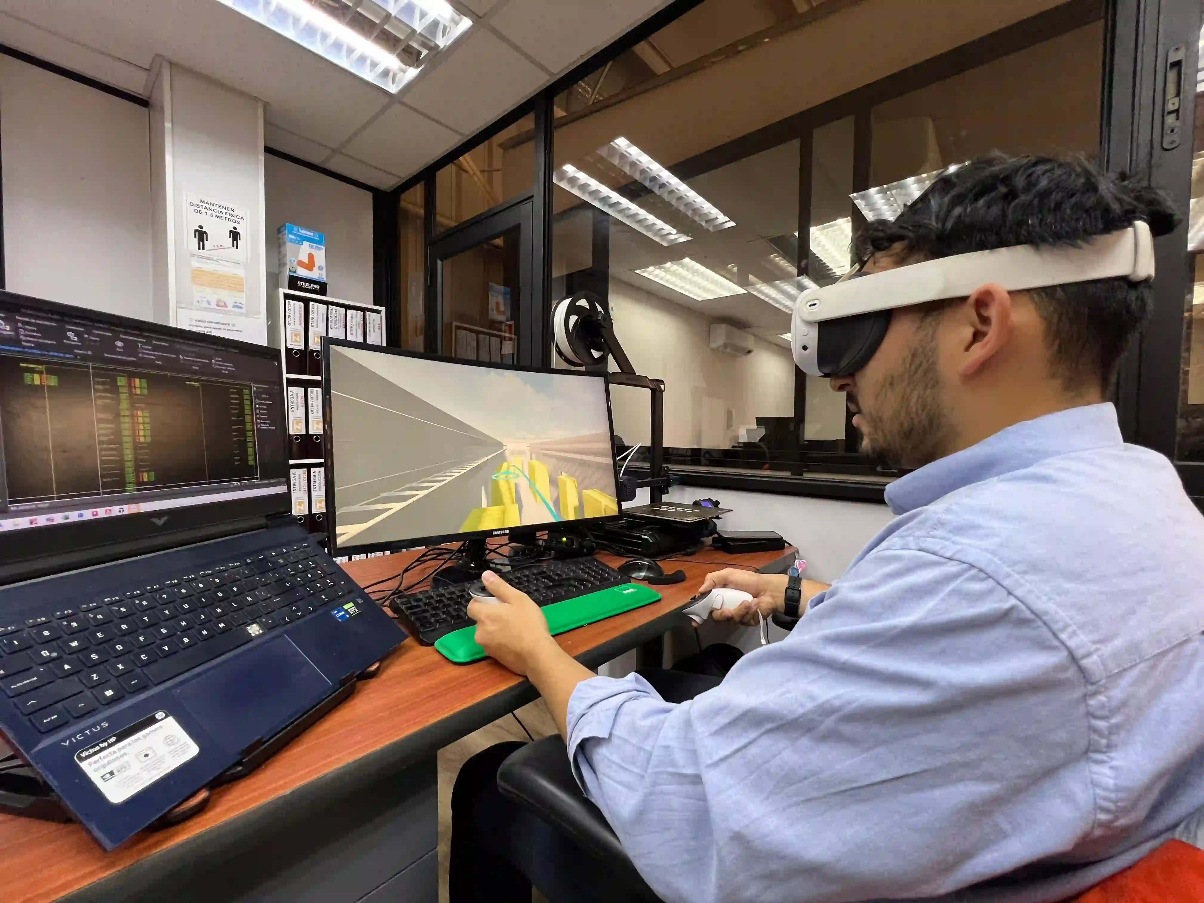 Diseño de salas eléctricas, subestaciones, celdas, equipos y tableros. Memorias de iluminación, cálculo de consumo y cargas, levantamientos y regularizaciones.